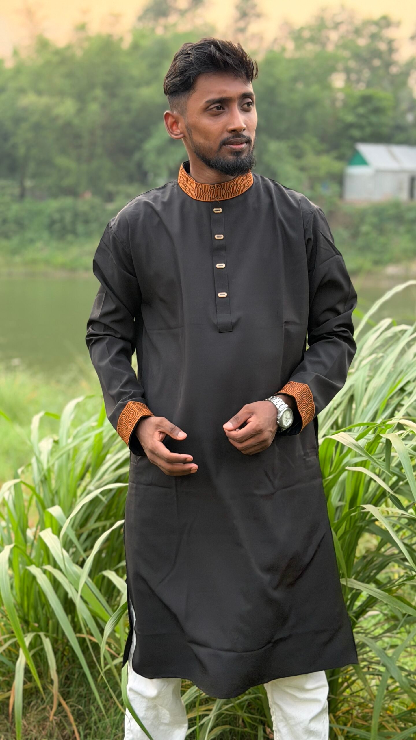 Huvran এলিগেন্ট এমব্রয়ডারিসহ চায়না মাইক্রোস্টিচ পাঞ্জাবি (ব্ল্যাক)